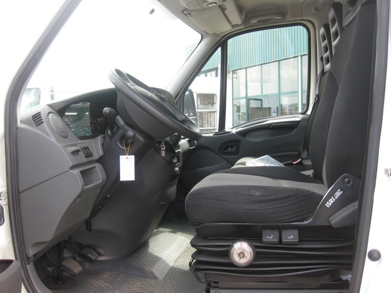 IVECO 35C15 CAJA CERRADA - Furgone box: foto 4 IVECO 35C15 CAJA CERRADA - Furgone box: foto 4