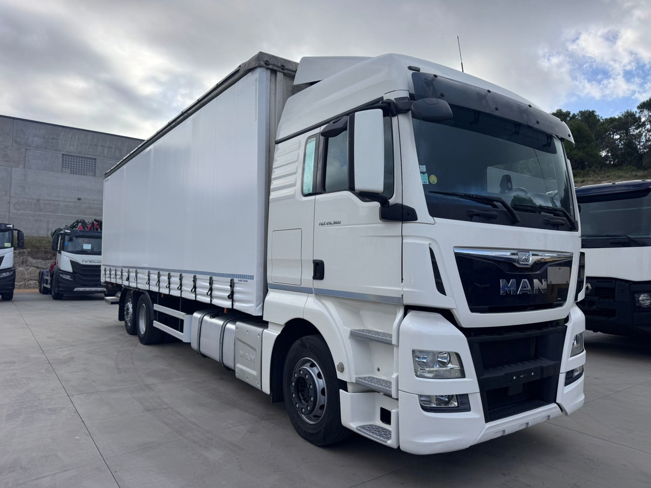 MAN 26.360 L TGX E6 (Tauliner) - Camion centinato: foto 2 MAN 26.360 L TGX E6 (Tauliner) - Camion centinato: foto 2