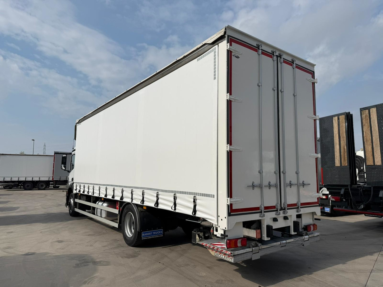 MERCEDES BENZ 18.27 Antos E6 (Tauliner) - Camion centinato: foto 4 MERCEDES BENZ 18.27 Antos E6 (Tauliner) - Camion centinato: foto 4