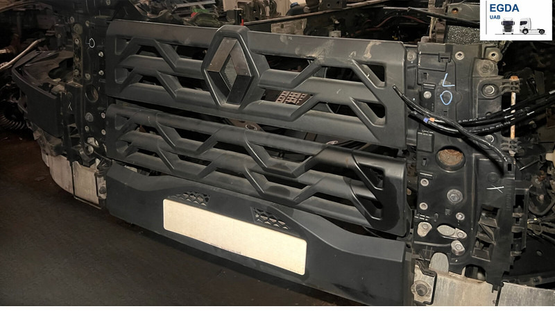 Renault - Paraurto: foto 1 Renault - Paraurto: foto 1