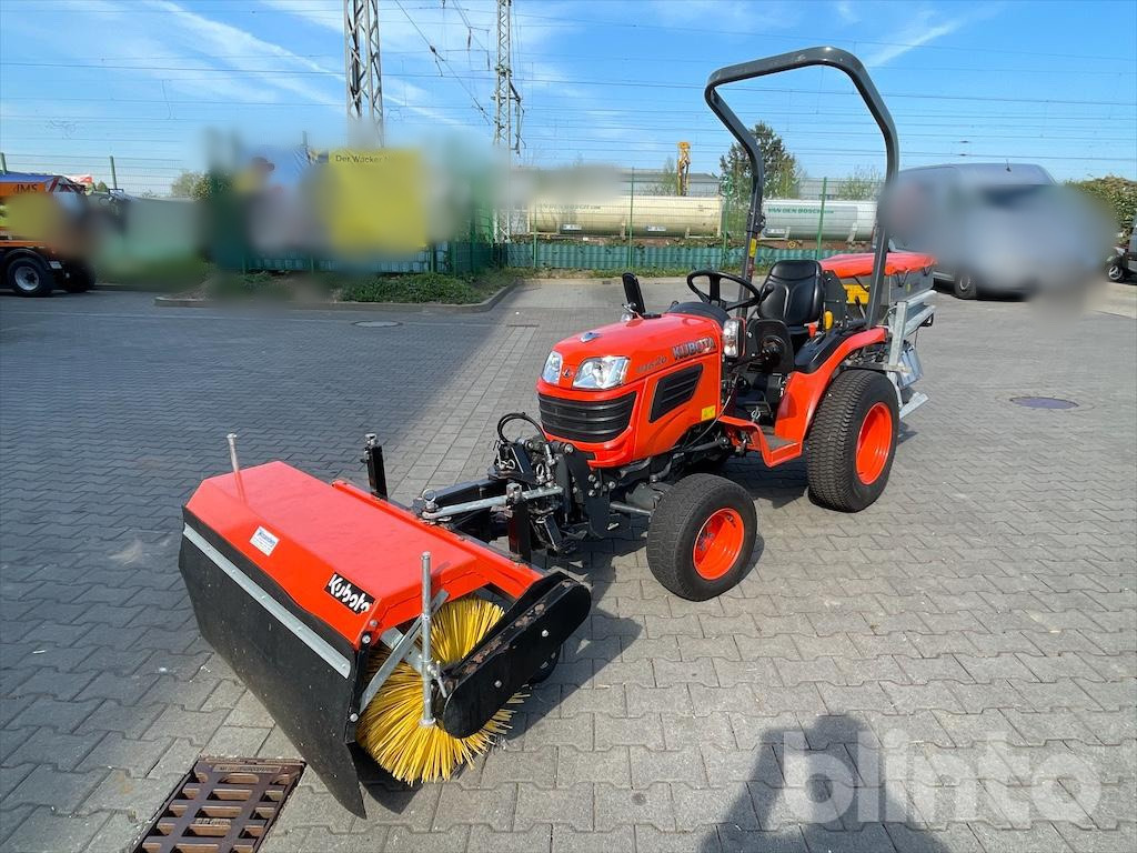 2012 KUBOTA B1620 + Bürste + Streuer - Trattore comunale: foto 1 2012 KUBOTA B1620 + Bürste + Streuer - Trattore comunale: foto 1