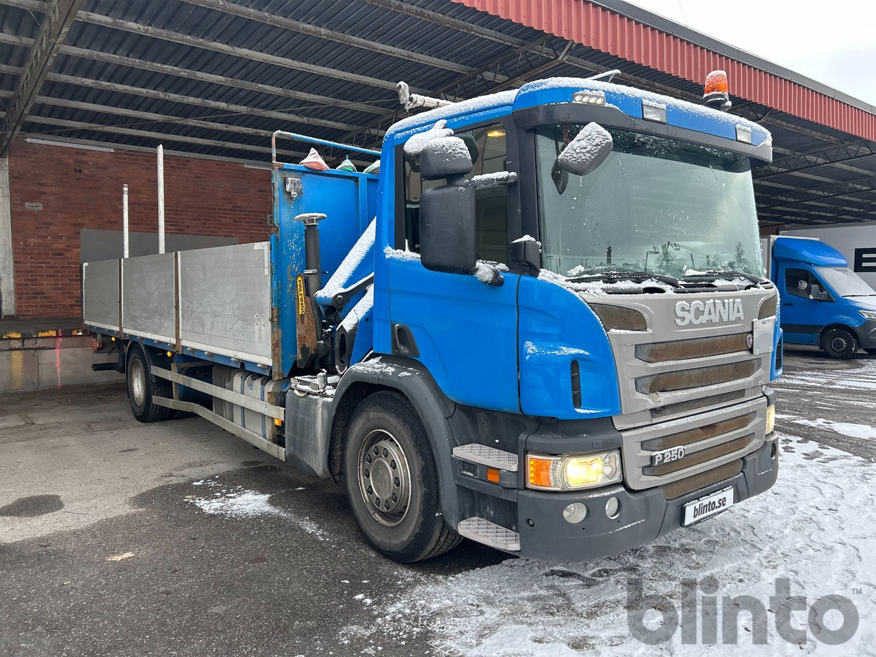 Brädgårdsbil / SCANIA P250 / Nybesiktigad kran - Autocarro con pianale/ Cassone fisso, Camion con gru: foto 3 Brädgårdsbil / SCANIA P250 / Nybesiktigad kran - Autocarro con pianale/ Cassone fisso, Camion con gru: foto 3