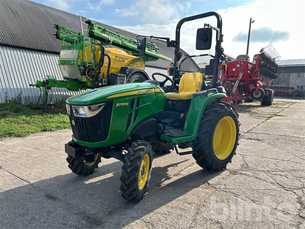John Deere 3038E (Neufahrzeug, Bj. 2025) - Trattore: foto 1 John Deere 3038E (Neufahrzeug, Bj. 2025) - Trattore: foto 1