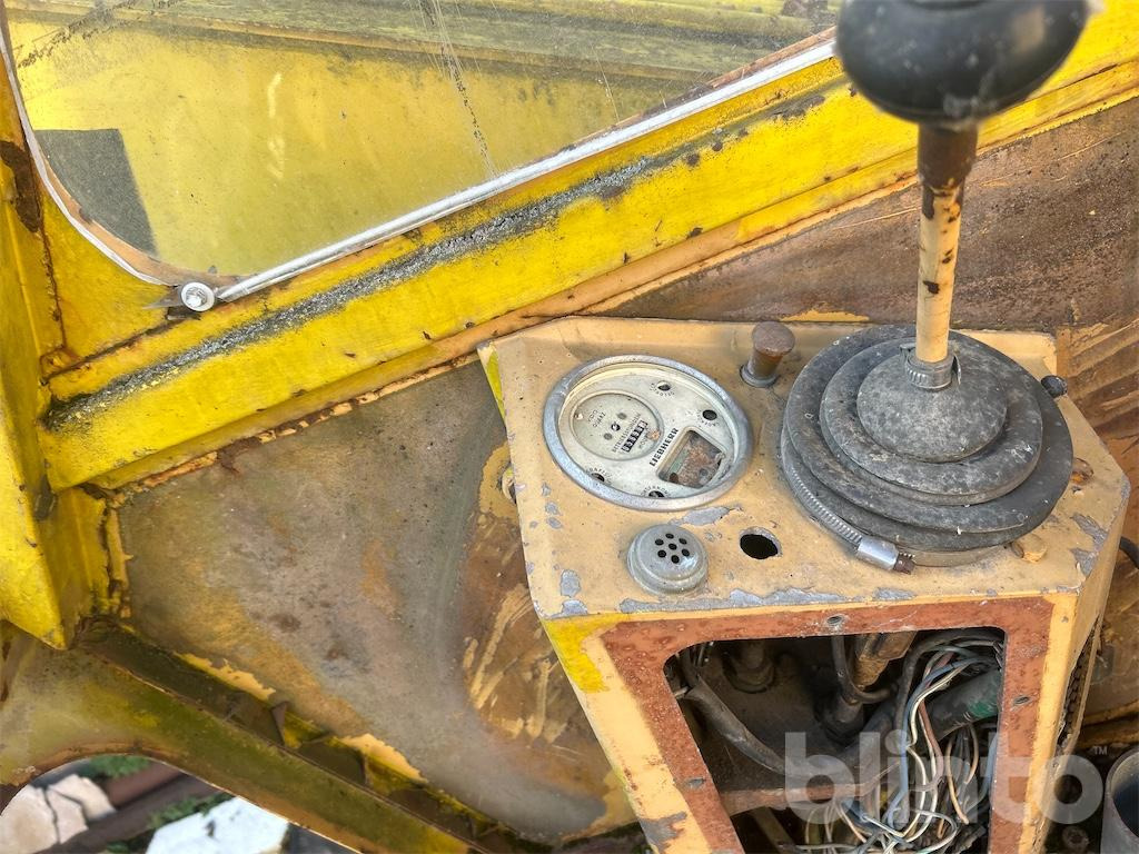 Escavatore gommato Liebherr A901: foto 28