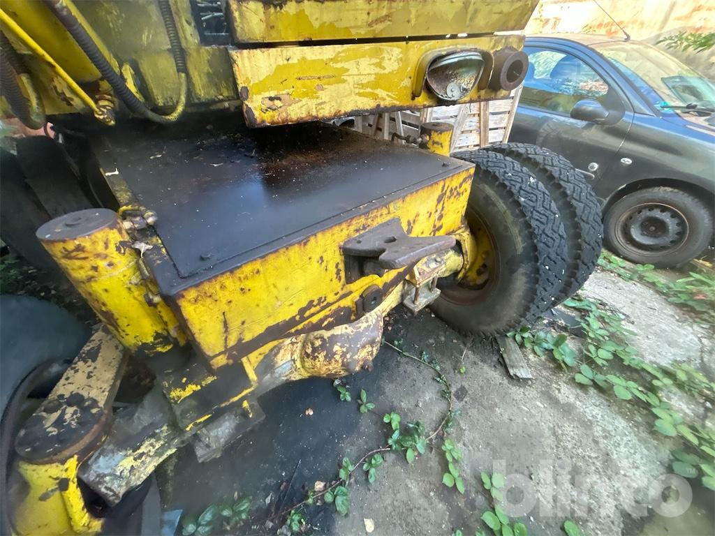 Escavatore gommato Liebherr A901: foto 22