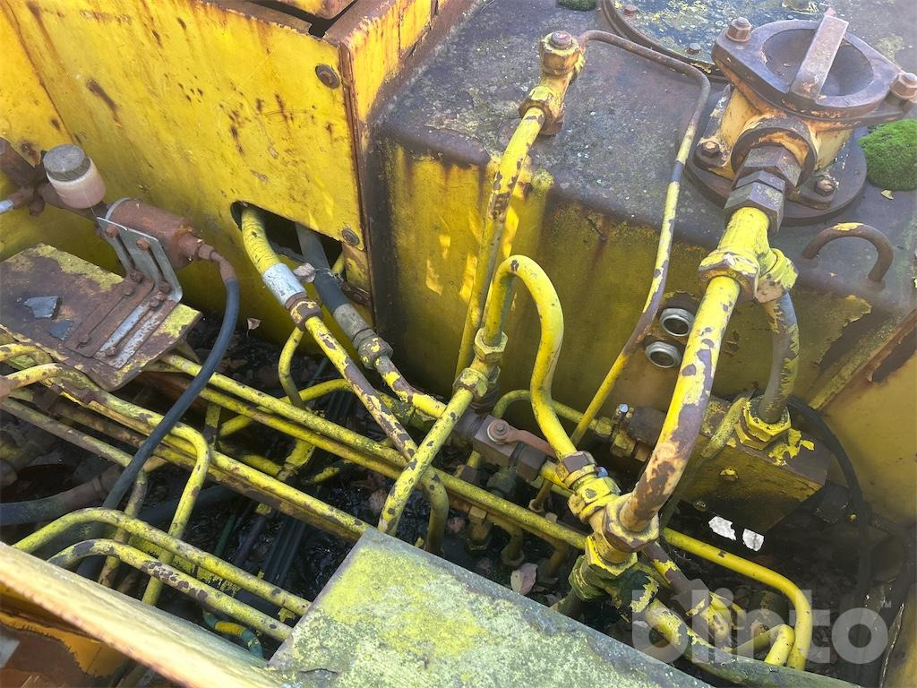 Escavatore gommato Liebherr A901: foto 36