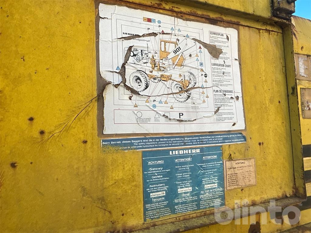 Escavatore gommato Liebherr A901: foto 49