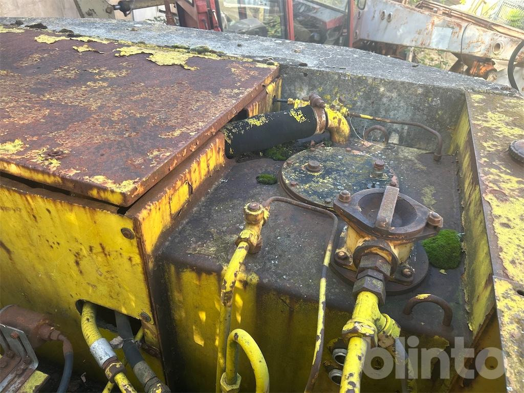 Escavatore gommato Liebherr A901: foto 37