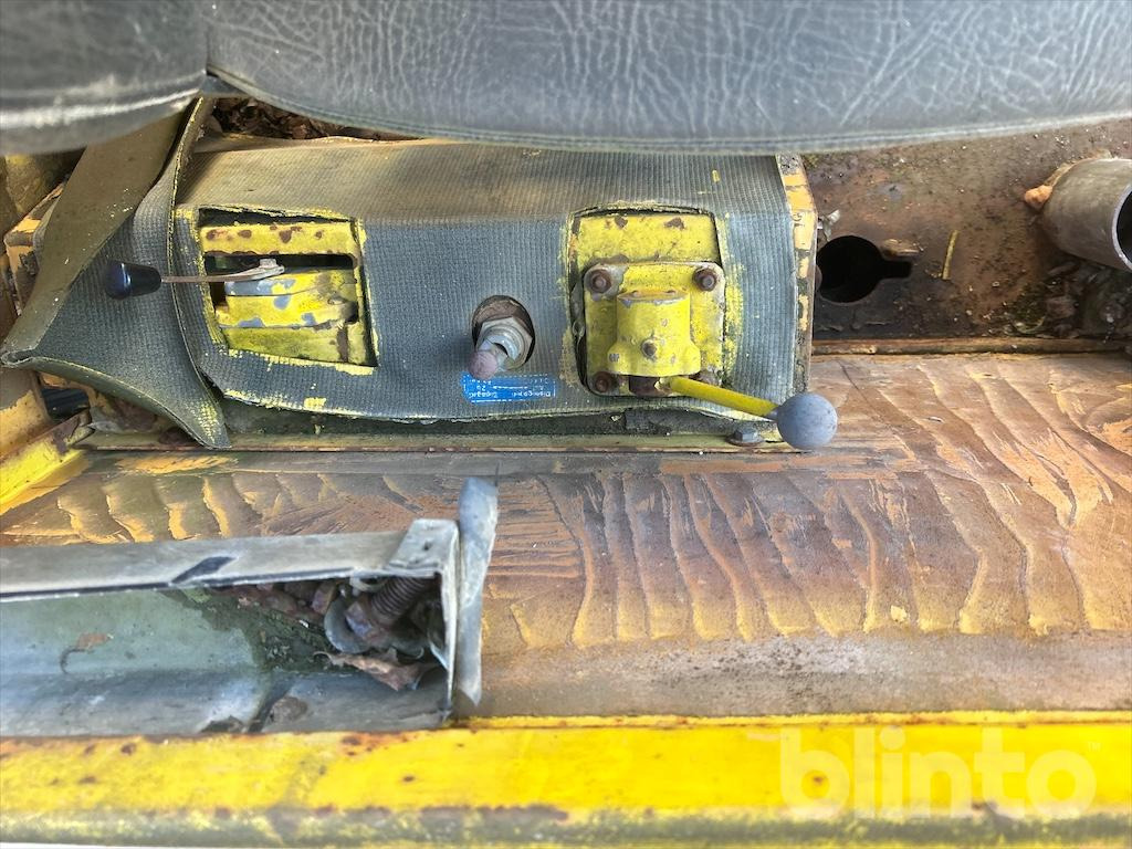 Escavatore gommato Liebherr A901: foto 48