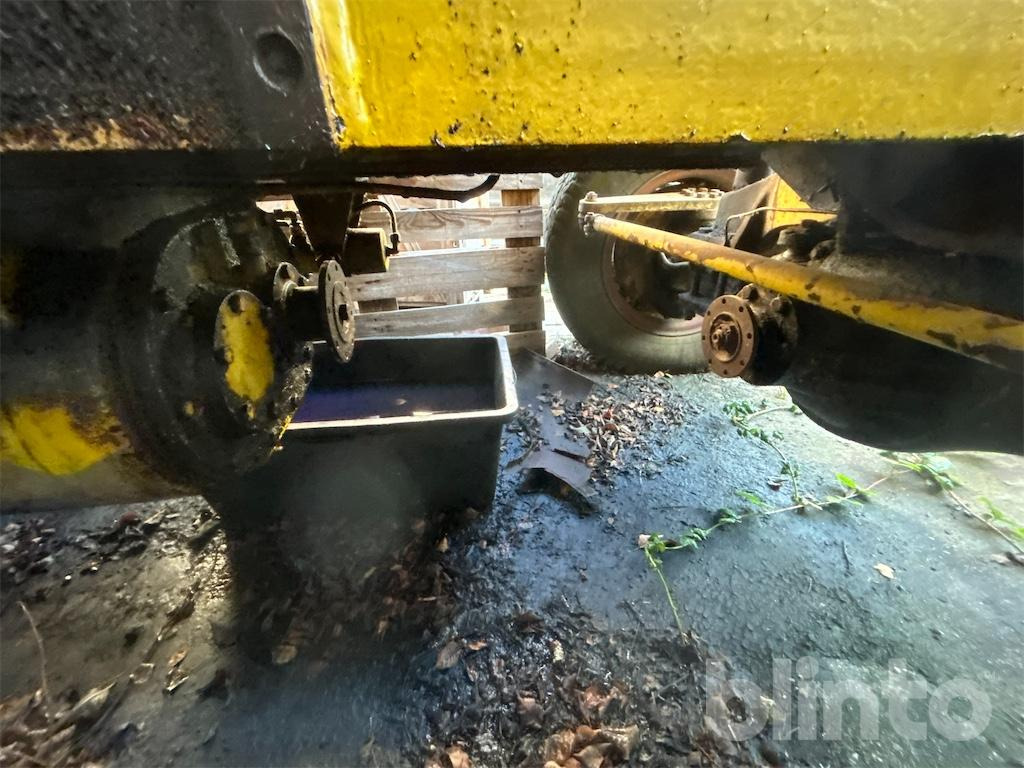 Escavatore gommato Liebherr A901: foto 18