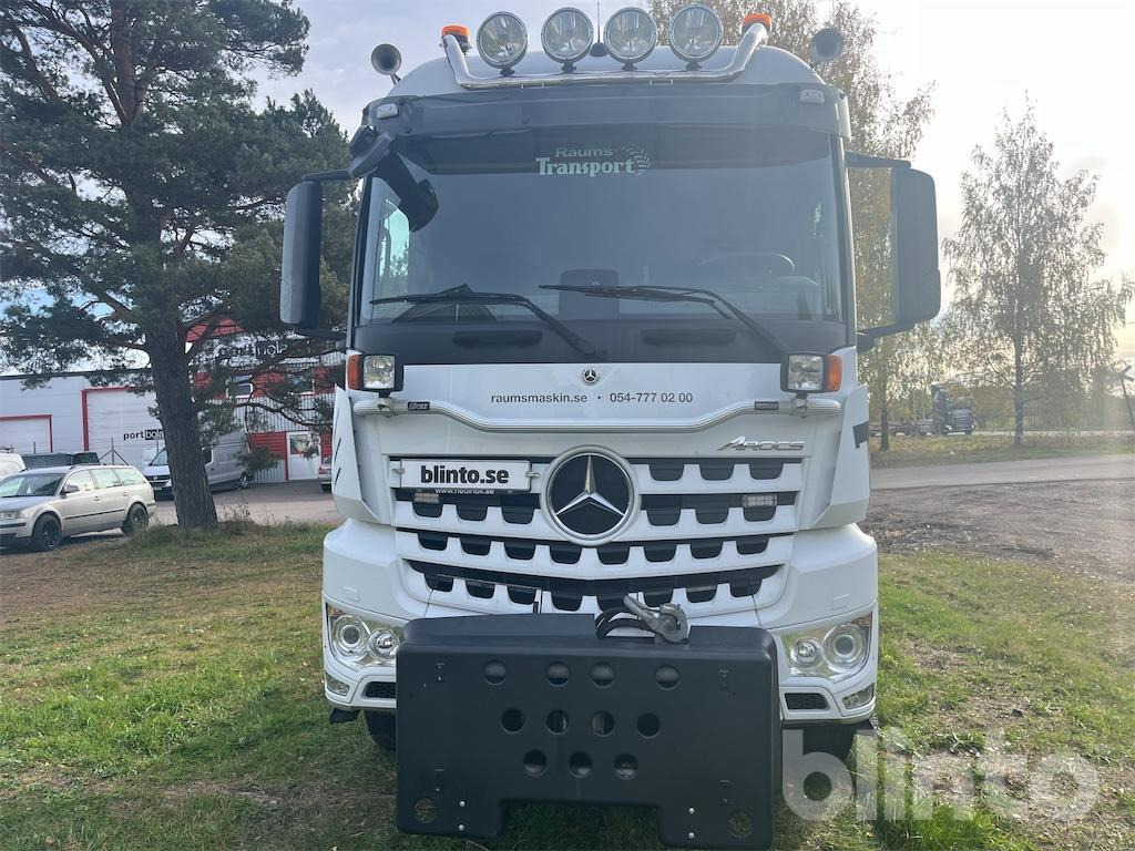 MERCEDES-BENZ Arocs 3251 8x4 - Autocarro scarrabile: foto 4 MERCEDES-BENZ Arocs 3251 8x4 - Autocarro scarrabile: foto 4