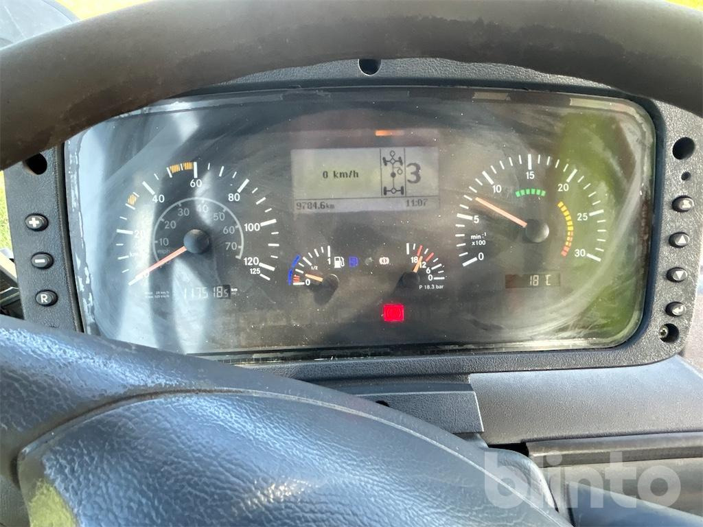 Mercedes-Benz U300 (2010) - Autocarro con pianale/ Cassone fisso: foto 5 Mercedes-Benz U300 (2010) - Autocarro con pianale/ Cassone fisso: foto 5