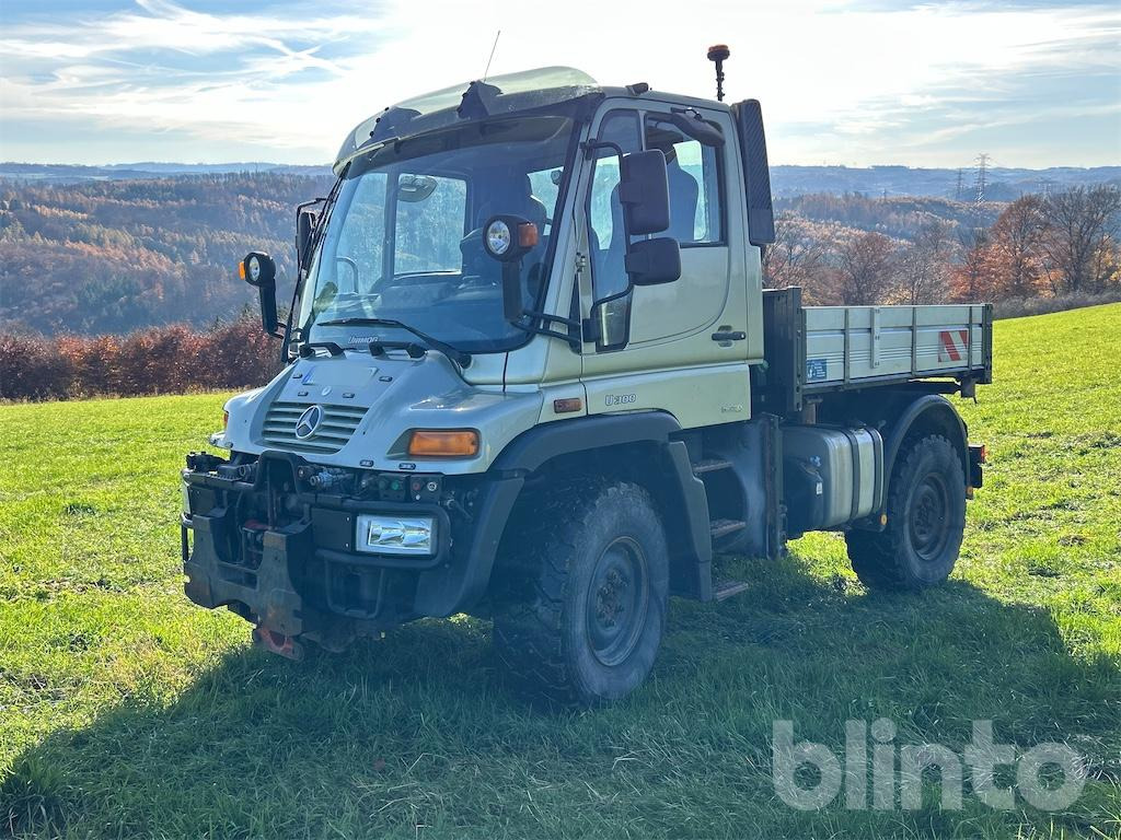 Mercedes-Benz U300 (2010) - Autocarro con pianale/ Cassone fisso: foto 1 Mercedes-Benz U300 (2010) - Autocarro con pianale/ Cassone fisso: foto 1