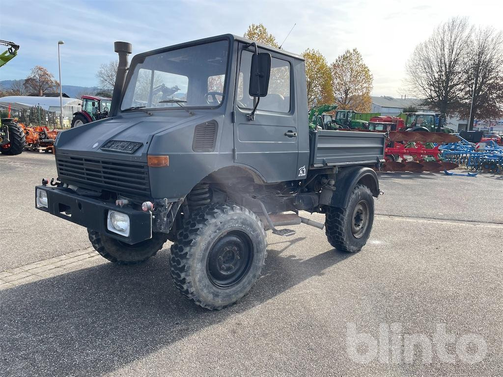 Mercedes Benz Unimog 424 (1981) - Autocarro con pianale/ Cassone fisso: foto 1 Mercedes Benz Unimog 424 (1981) - Autocarro con pianale/ Cassone fisso: foto 1