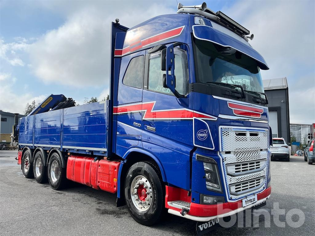 VOLVO FH 16 650 med fällbara sidor samt 4 hydrauliska utskjut - Autocarro con pianale/ Cassone fisso, Camion con gru: foto 3 VOLVO FH 16 650 med fällbara sidor samt 4 hydrauliska utskjut - Autocarro con pianale/ Cassone fisso, Camion con gru: foto 3