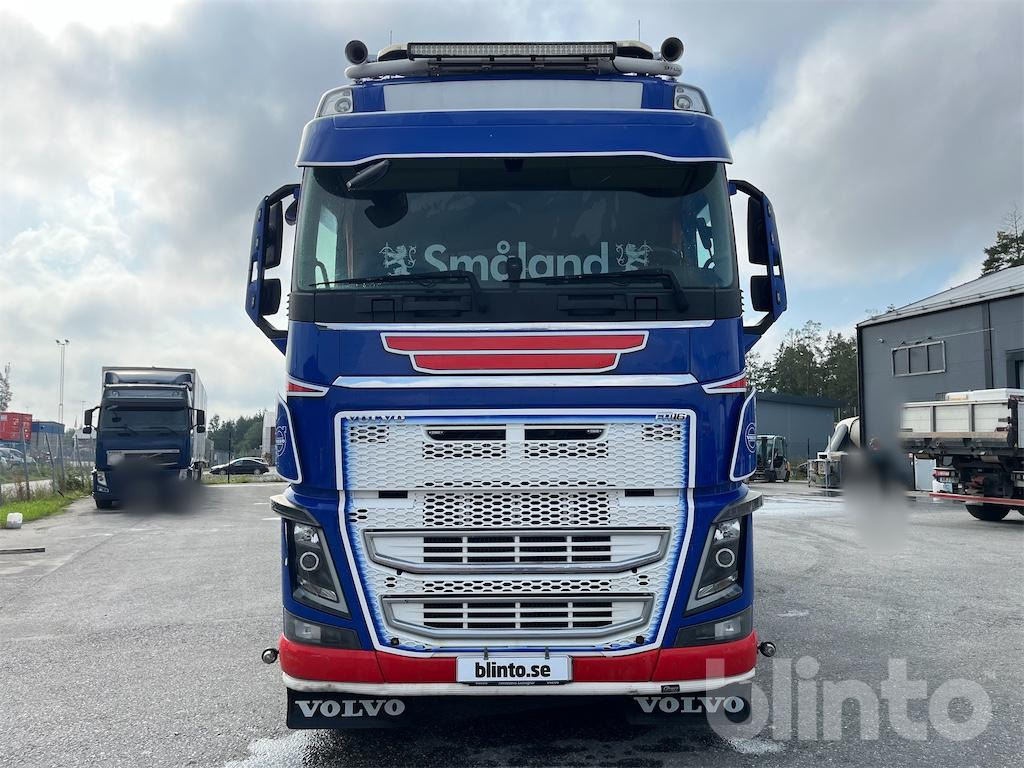VOLVO FH 16 650 med fällbara sidor samt 4 hydrauliska utskjut - Autocarro con pianale/ Cassone fisso, Camion con gru: foto 2 VOLVO FH 16 650 med fällbara sidor samt 4 hydrauliska utskjut - Autocarro con pianale/ Cassone fisso, Camion con gru: foto 2