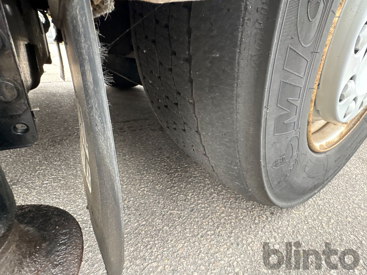 Autocarro con pianale/ Cassone fisso, Camion con gru VOLVO FM 460 8x4 Tridem: foto 46