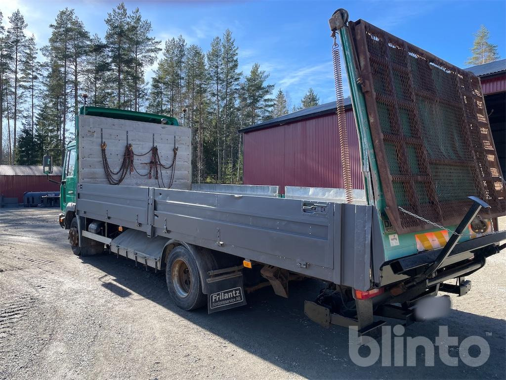 Volvo Fl 180 - Autocarro con pianale/ Cassone fisso: foto 4 Volvo Fl 180 - Autocarro con pianale/ Cassone fisso: foto 4