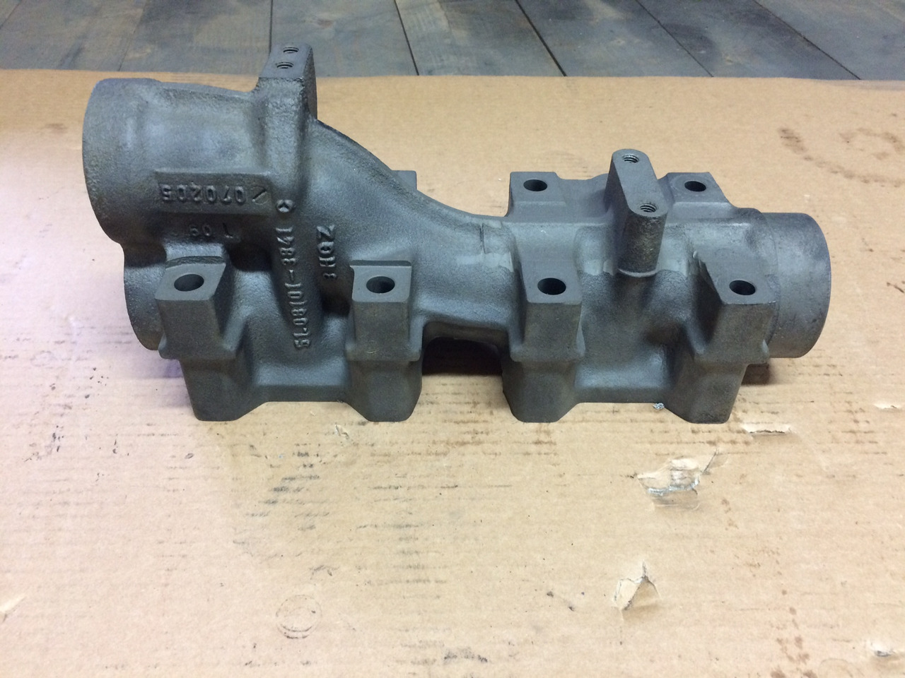 COLLETTORE CENTRALE DI SCARICO MAN 51081010986 - Collettore di scarico: foto 2 COLLETTORE CENTRALE DI SCARICO MAN 51081010986 - Collettore di scarico: foto 2