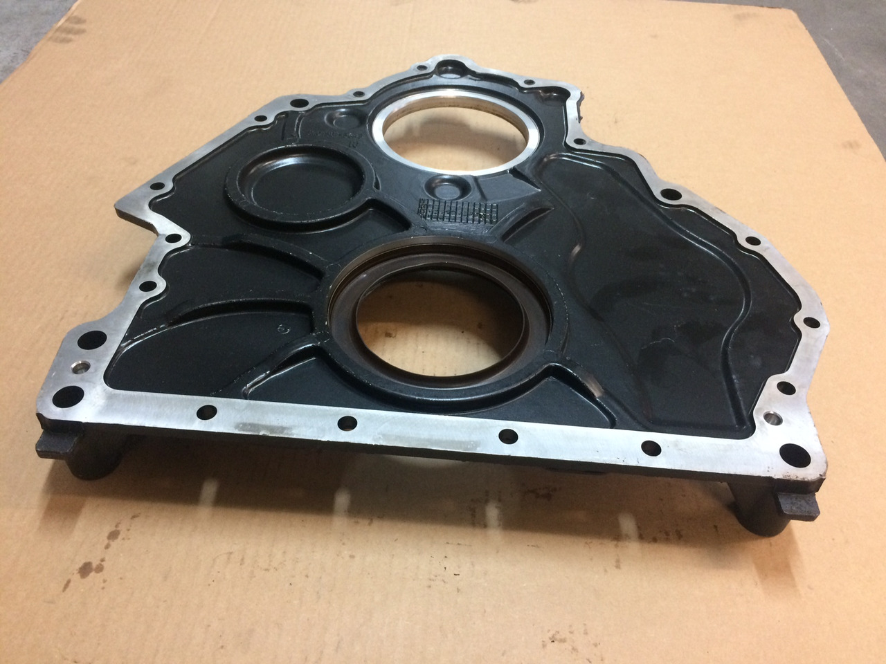 COPERCHIO BASAMENTO MAN 51015015025 - Basamento per Camion: foto 5 COPERCHIO BASAMENTO MAN 51015015025 - Basamento per Camion: foto 5