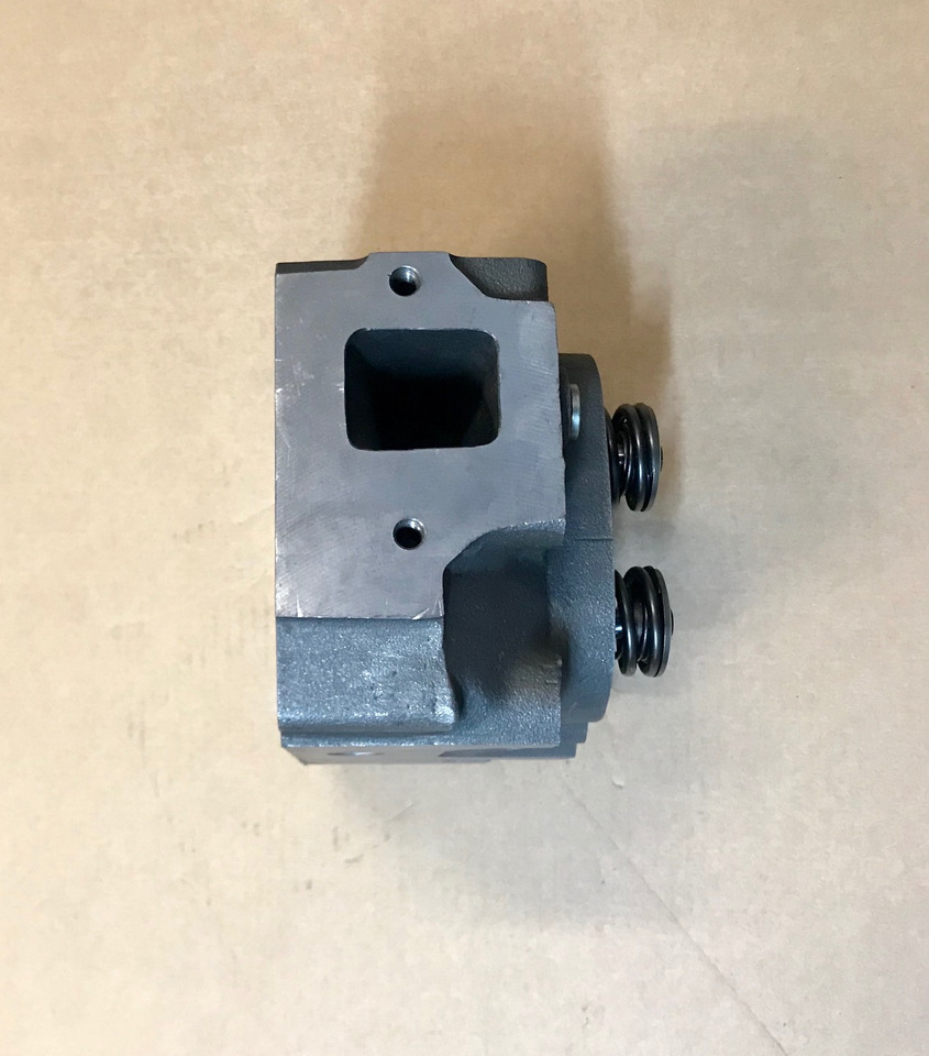 TESTATA MAN D28 - 2 VALVOLE PER CILINDRO - RIF. MAN 51031016773 / 51031016774 - Testa cilindri: foto 2 TESTATA MAN D28 - 2 VALVOLE PER CILINDRO - RIF. MAN 51031016773 / 51031016774 - Testa cilindri: foto 2