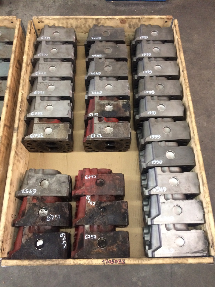 TESTATA MOTORE MAN D2865 / D2866 2V / D2876 2V / D2848 2V / D2840 2V / D2842 2V - Testa cilindri: foto 1 TESTATA MOTORE MAN D2865 / D2866 2V / D2876 2V / D2848 2V / D2840 2V / D2842 2V - Testa cilindri: foto 1
