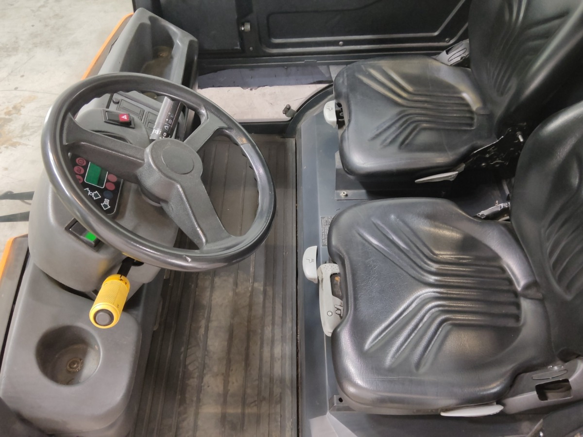 Linde P250 - Trattore elettrico: foto 3 Linde P250 - Trattore elettrico: foto 3