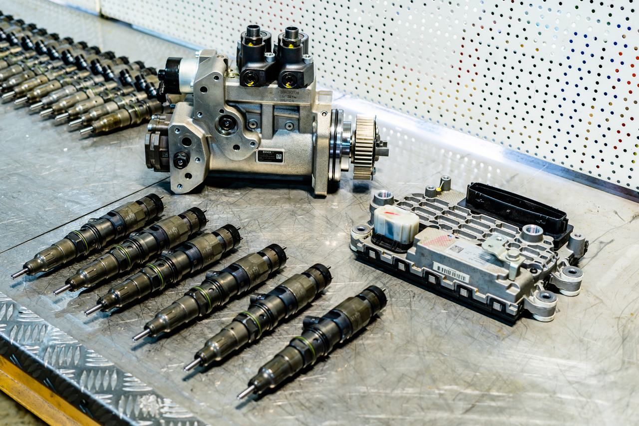 Injectors Detroit Diesel DD15 A4710700887 0445120386 - Iniettore per Camion: foto 1 Injectors Detroit Diesel DD15 A4710700887 0445120386 - Iniettore per Camion: foto 1
