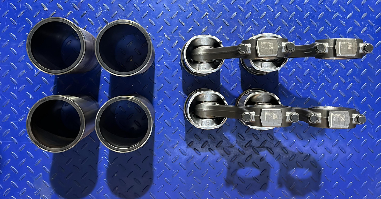 John Deere SET PISTON SI CAMASA JOHN DEERE RE500608 - Motore e ricambi: foto 1 John Deere SET PISTON SI CAMASA JOHN DEERE RE500608 - Motore e ricambi: foto 1