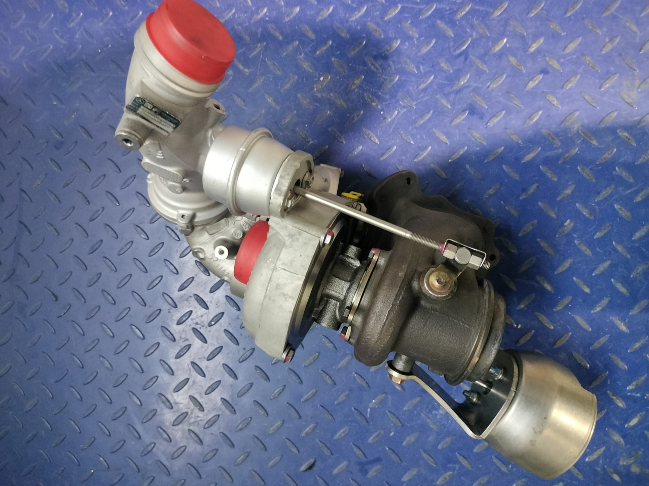 Mercedes Benz BiTurbocharger A6510901686 - Turbocompressore per Furgone: foto 2 Mercedes Benz BiTurbocharger A6510901686 - Turbocompressore per Furgone: foto 2