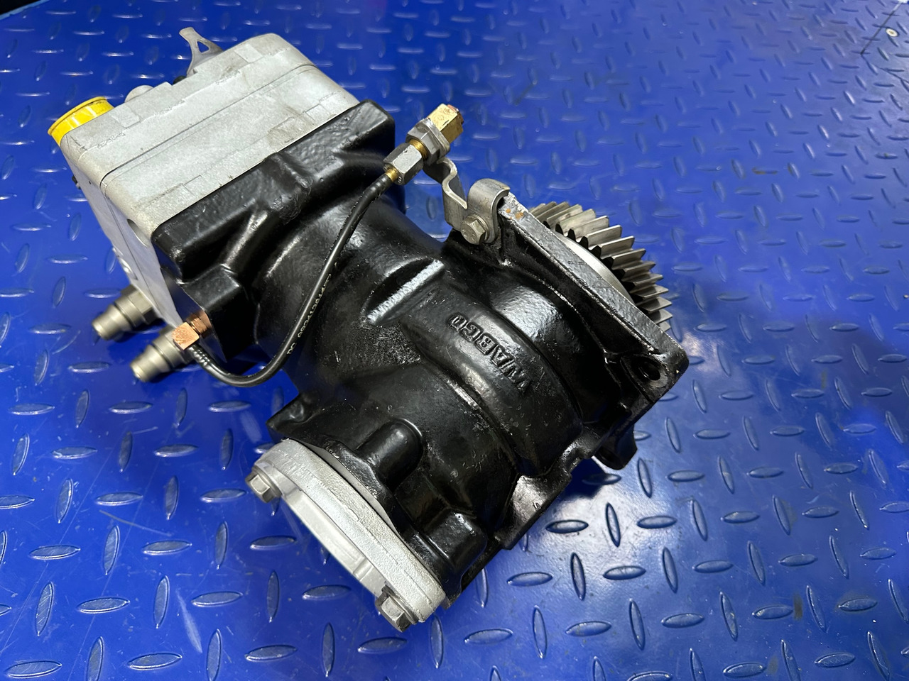 Mercedes Atego 3 Euro 6 Wabco Air Compressor A0011307615 - Ricambi per Camion: foto 2 Mercedes Atego 3 Euro 6 Wabco Air Compressor A0011307615 - Ricambi per Camion: foto 2