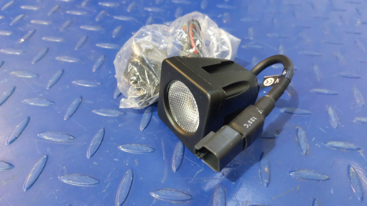 WELDEX-1040S Far lumina de lucru - Fanale per Macchina da cantiere: foto 1 WELDEX-1040S Far lumina de lucru - Fanale per Macchina da cantiere: foto 1