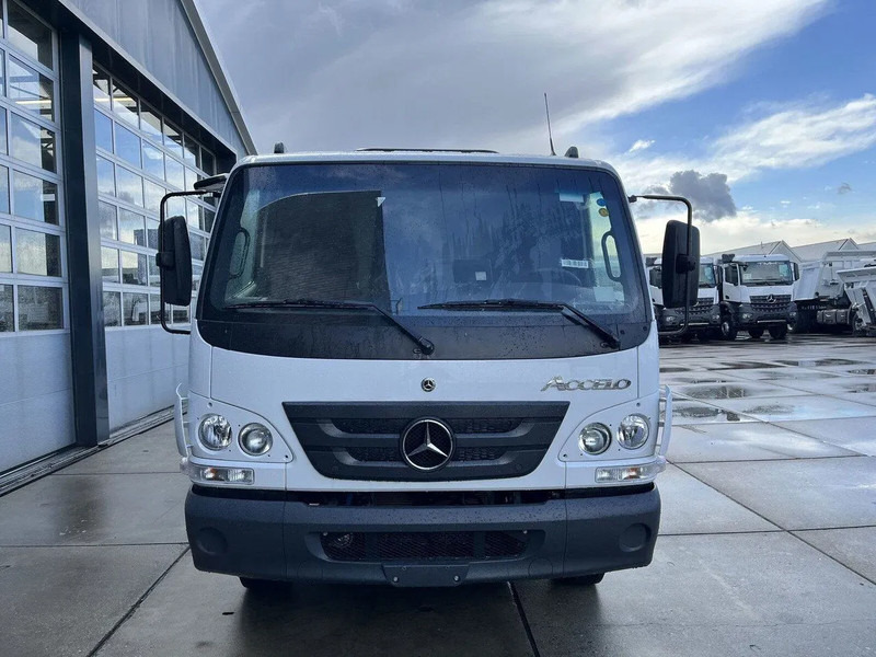 Mercedes-Benz Accelo 815 4x2 Garbage Compactor (2 units) Accelo 815 4x2 Garbage Compactor (2 units) - Camion immondizia: foto 4 Mercedes-Benz Accelo 815 4x2 Garbage Compactor (2 units) Accelo 815 4x2 Garbage Compactor (2 units) - Camion immondizia: foto 4