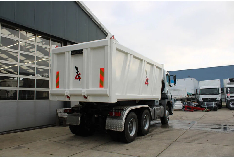 Mercedes-Benz Axor 3344 K 6x4 Tipper Truck - Autocarro ribaltabile: foto 4 Mercedes-Benz Axor 3344 K 6x4 Tipper Truck - Autocarro ribaltabile: foto 4