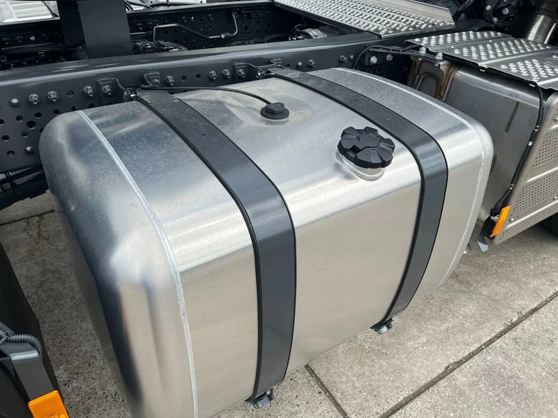 Trattore stradale nuovo Mercedes-Benz Actros 3348 S 6x4 Tractor Head: foto 13