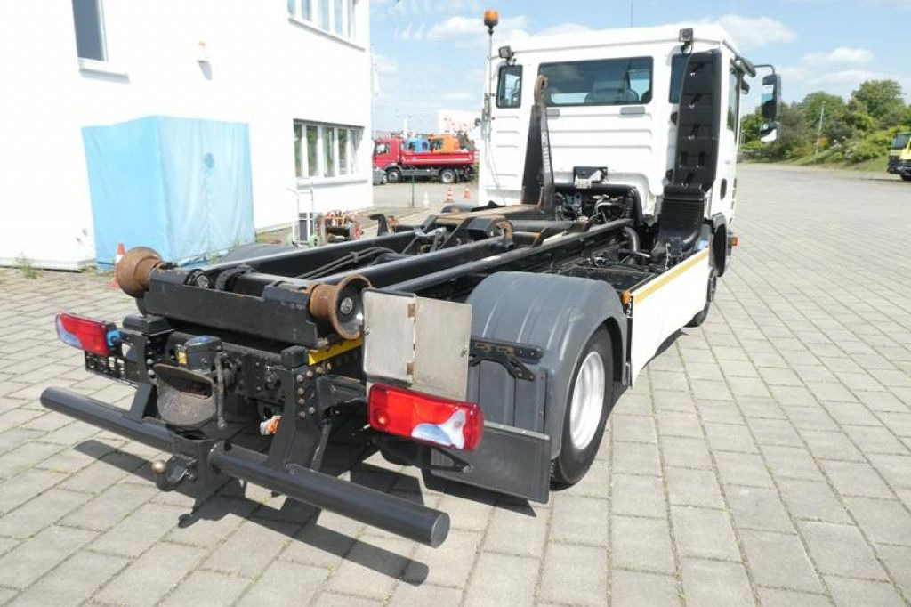 MAN TG-L 8.180 Abrollkipper - Autocarro scarrabile: foto 4 MAN TG-L 8.180 Abrollkipper - Autocarro scarrabile: foto 4