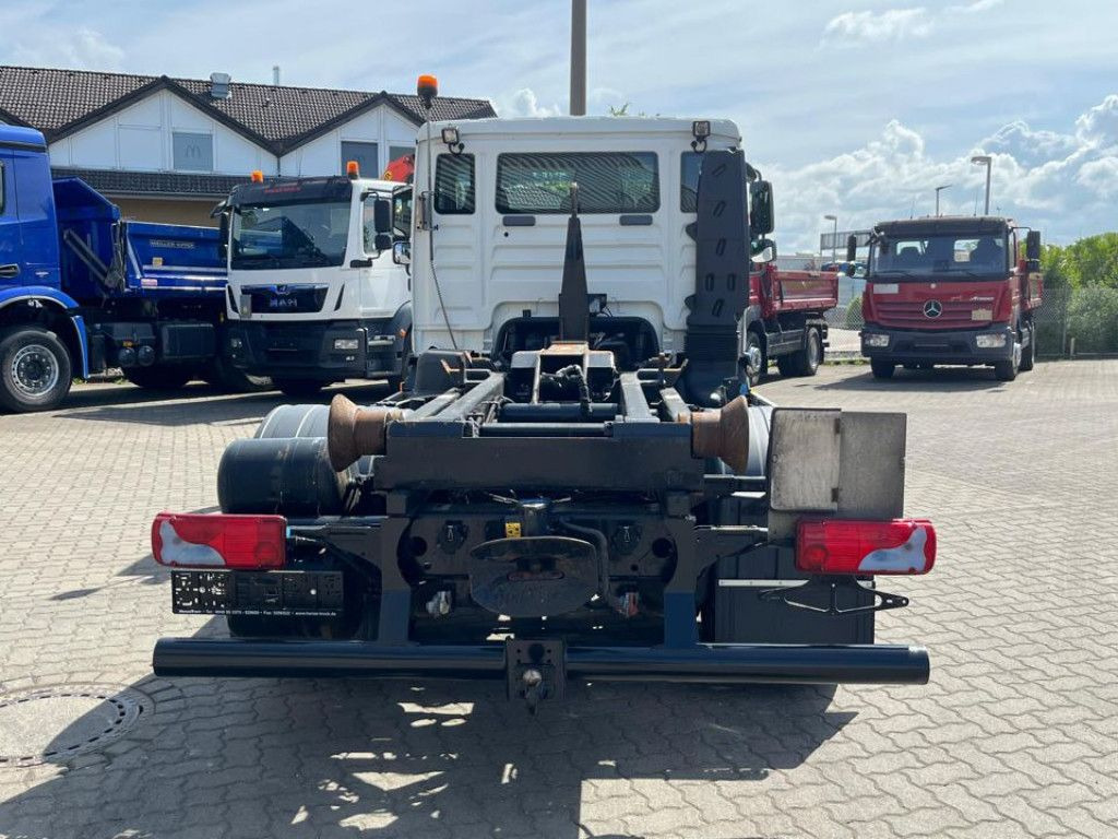 MAN TG-L 8.180 Abrollkipper - Autocarro scarrabile: foto 5 MAN TG-L 8.180 Abrollkipper - Autocarro scarrabile: foto 5