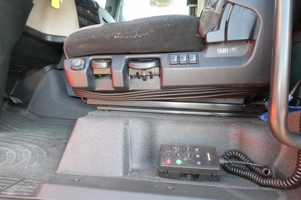 MAN TG-X 24.500 6x2-4 LL-U Pritsche Maschinentransporter - Autocarro con pianale/ Cassone fisso: foto 4 MAN TG-X 24.500 6x2-4 LL-U Pritsche Maschinentransporter - Autocarro con pianale/ Cassone fisso: foto 4