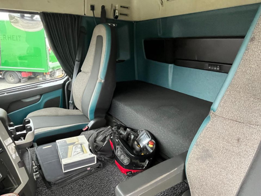 VOLVO (S) Truck FM 420 6x2 Pritsche Heckkran 27m t,Funk,Jib ,E6 - Autocarro con pianale/ Cassone fisso, Camion con gru: foto 3 VOLVO (S) Truck FM 420 6x2 Pritsche Heckkran 27m t,Funk,Jib ,E6 - Autocarro con pianale/ Cassone fisso, Camion con gru: foto 3