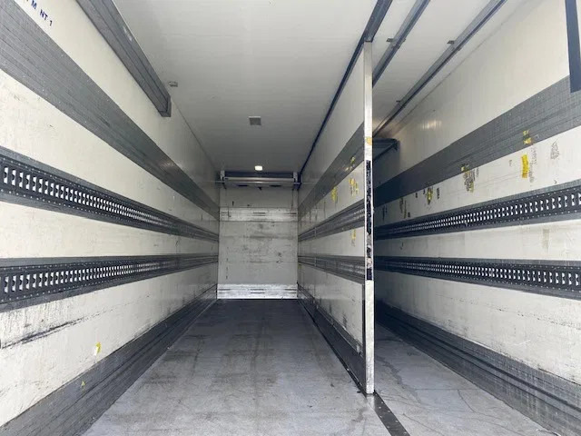 Volvo FM 330 koel vries 2 temperaturen ,CARRIER,met tussenwand, zijdeur en laadklep - Autocarro frigorifero: foto 4 Volvo FM 330 koel vries 2 temperaturen ,CARRIER,met tussenwand, zijdeur en laadklep - Autocarro frigorifero: foto 4