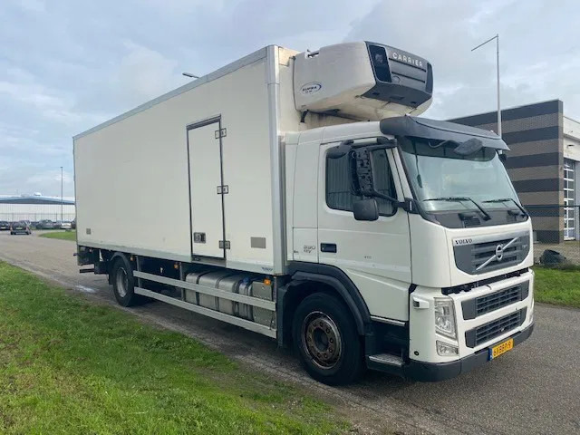 Volvo FM 330 koel vries 2 temperaturen ,CARRIER,met tussenwand, zijdeur en laadklep - Autocarro frigorifero: foto 2 Volvo FM 330 koel vries 2 temperaturen ,CARRIER,met tussenwand, zijdeur en laadklep - Autocarro frigorifero: foto 2