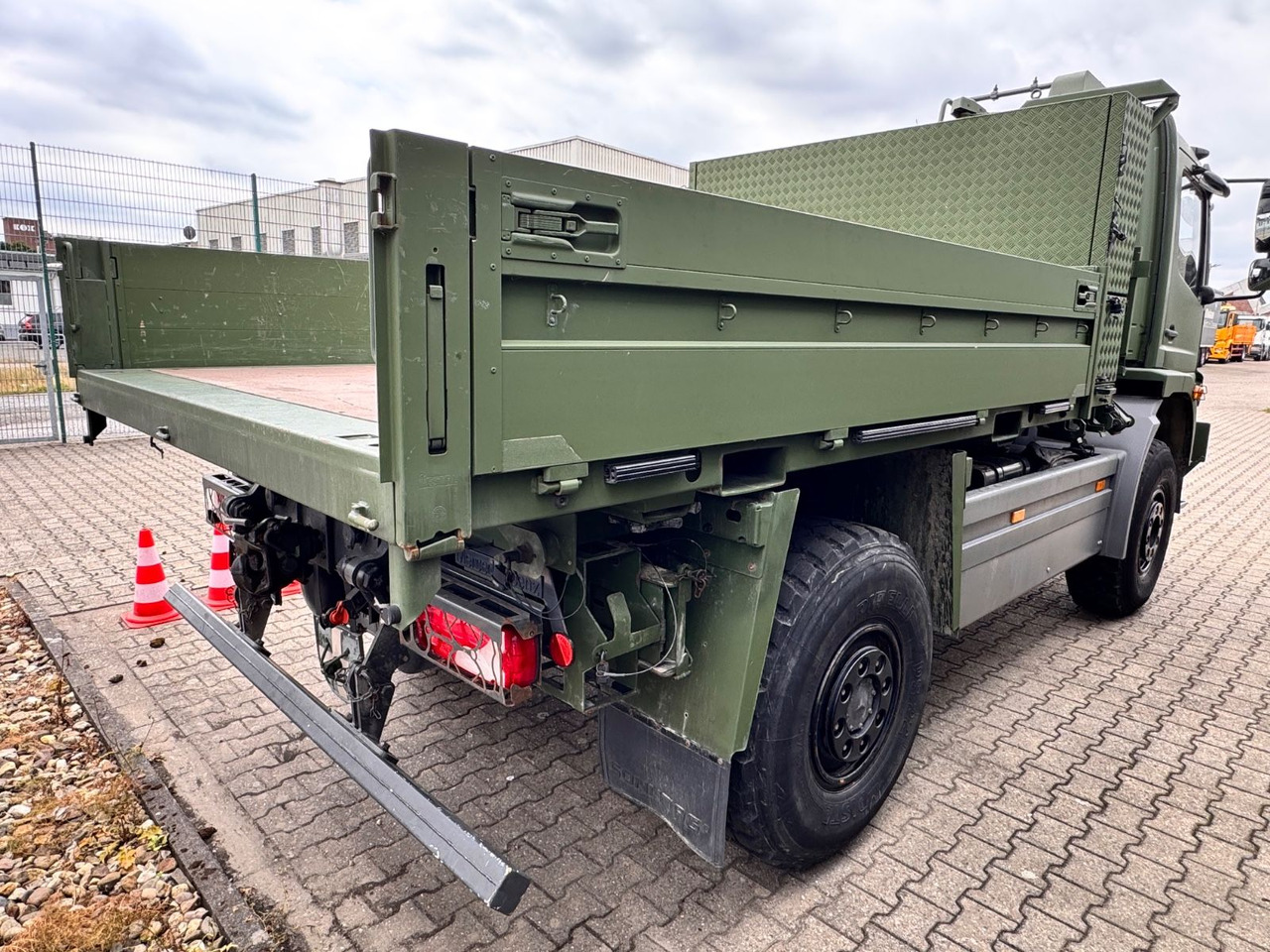 Mercedes-Benz 1018 Atego 4x4 Allrad Miltär Camper Expedition - Autocarro portacontainer/ Caisse interchangeable: foto 4 Mercedes-Benz 1018 Atego 4x4 Allrad Miltär Camper Expedition - Autocarro portacontainer/ Caisse interchangeable: foto 4