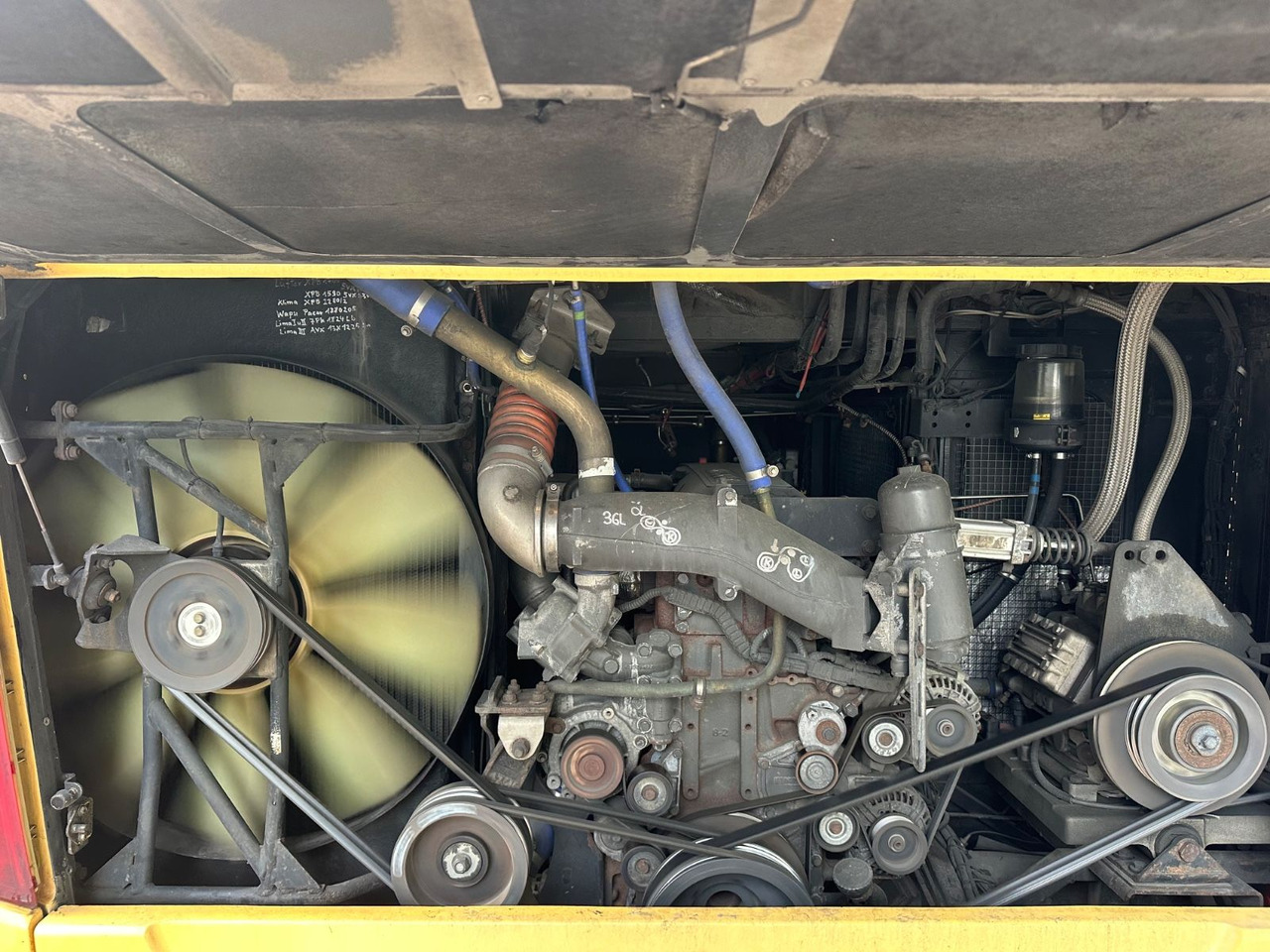 Vanhool TX17 Astron (TOP*57 Sitze) 417 HDH/ 517 HDH - Pullman: foto 4 Vanhool TX17 Astron (TOP*57 Sitze) 417 HDH/ 517 HDH - Pullman: foto 4