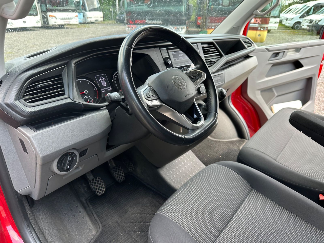 Volkswagen T6 Kombi (PDC Hi*ACC*StandHz*9 Sitzer*AC) - Pulmino: foto 3 Volkswagen T6 Kombi (PDC Hi*ACC*StandHz*9 Sitzer*AC) - Pulmino: foto 3